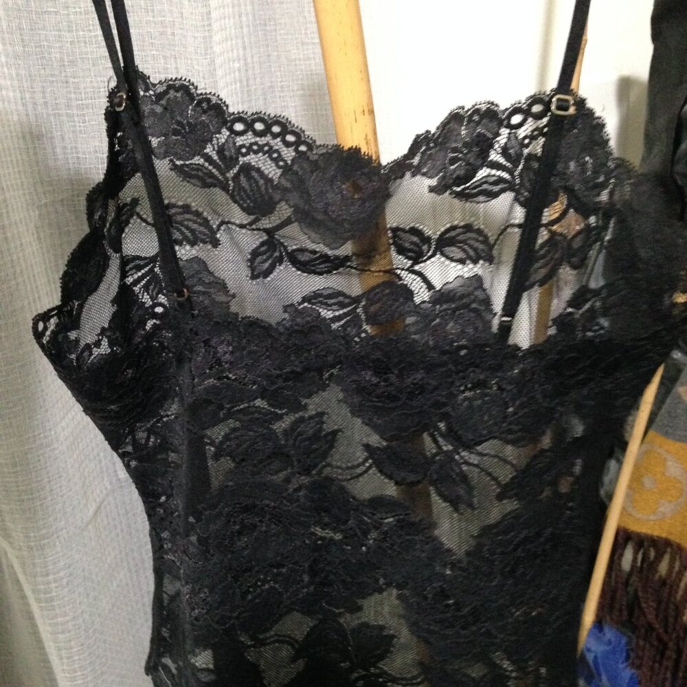 Stretchy lace tank top